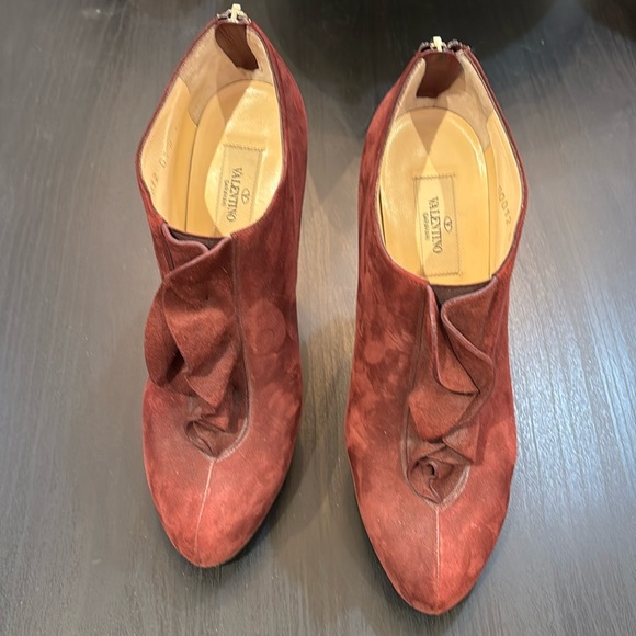 Valentino Ruffle Suede Ankle Heels Burgundy 39 - Picture 1 of 4